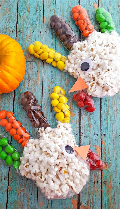 These Turkey Popcorn Treat Bags Are Super Easy To Make For Fall Class