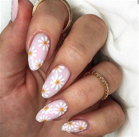 Pin By Zuza W On Nails Inspire Cute Nails Daisy Nails Flower Nails
