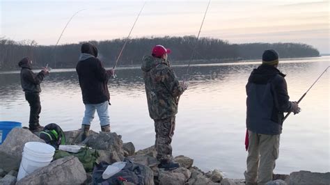 Winter Crappie Fishing From The Bank Ep 216 Youtube