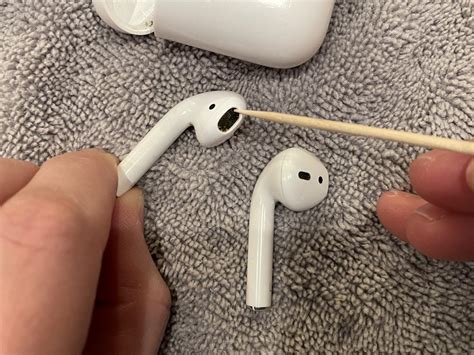 How To Clean Your Apple Airpods And Airpods Case Hgtv