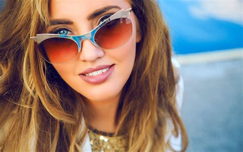 Download Beautiful Girls Colored Sunglasses Wallpaper