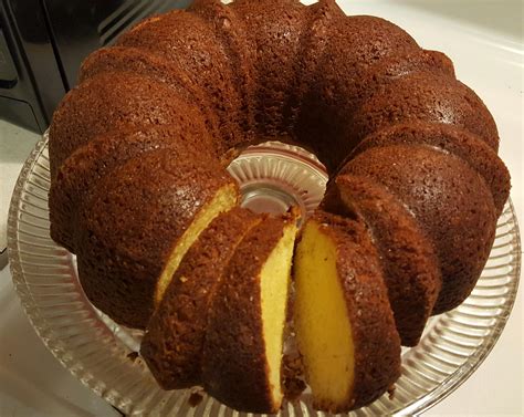 It's easy to see how it has withstood the test of. Sour Cream Pound Cake | Duncan Hines®