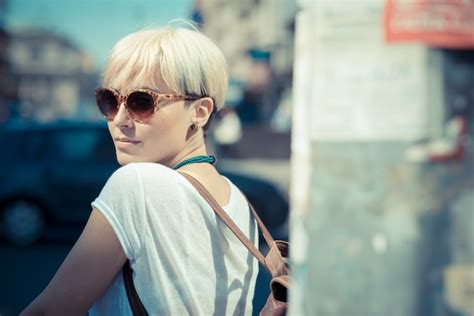 Premium Photo Beautiful Young Blonde Short Hair Hipster Woman