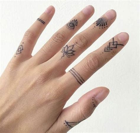 Tatuajes En La Mu Eca Mano De Mujer Diferente Tatuaje En Cada Dedo