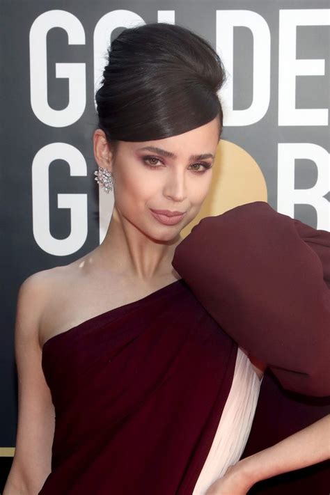 These Are The Best Beauty Looks From The 2021 Golden Globe Awards
