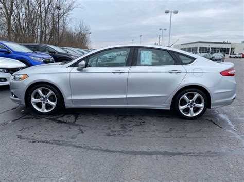 Front wheel drive 26 combined mpg (22 city/34 highway). $11,800 2016 Ford Fusion SE Silver 4D Sedan in Tipp City