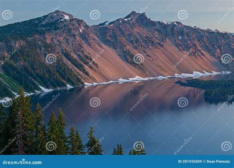 Crater Lake Sunrise Stock Image Image Of Peaceful Tourism 201935009