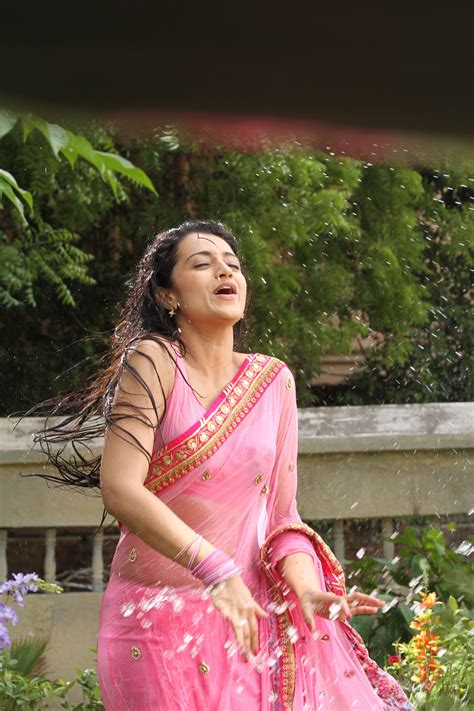 Trisha Hot In Aranmanai 2 Beautiful Dresses Short Saree Pink Saree