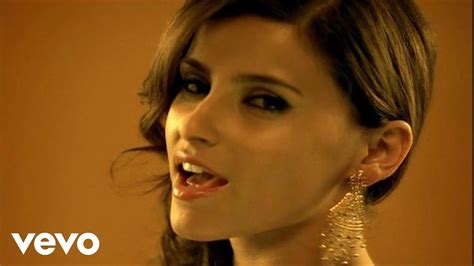 nelly furtado promiscuous official music video ft timbaland vêtements mode marque look