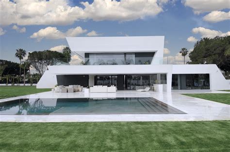 Download the perfect modern house pictures. Beautiful All White House With Pool