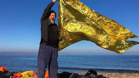 La Photo L Artiste Dissident Ai Weiwei Dans La Peau D Un Migrant à Lesbos
