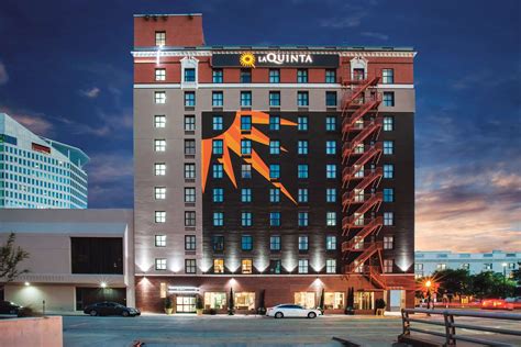 La Quinta Inn And Suites Downtown Dallas Tx See Discounts