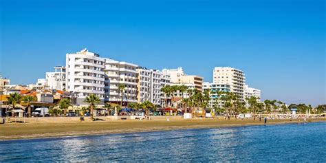 Poti afla pe harta pozitia geografica pentru insula cipru in europa, care jumatate din insula apartine. Ghid de calatorie spre Insula Cipru