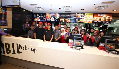 Kerja kursus atau kajian lapangan ini mempunyai skor wajaran sebanyak 20% daripada keseluruhan subjek geografi. Hari McD Turun Padang Penghargaan Untuk Warga Kerja McDonald's