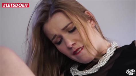 Watch Hotwife Gilf Has Intense Threesome Vid Porn Club Tube