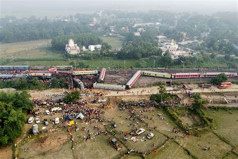 death toll in india train crash passes 260 as rescuers rush to site