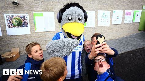 Brighton And Hove Albion Ban Player Selfies And Autographs After Overcrowding And Abuse R Soccer