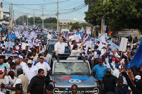 Abinader Encabezó Caravanas En Azua Y Barahona