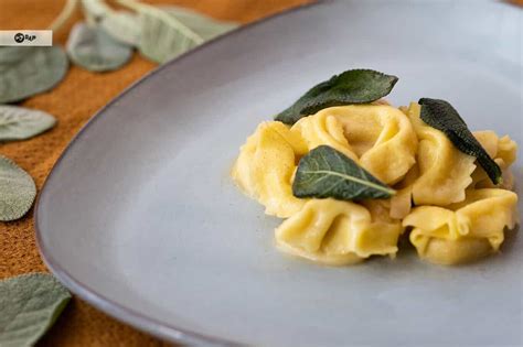 Cómo hacer tortellini con mantequilla y salvia receta de pasta