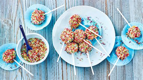 In einem mit zucker oder reis befüllten höheren glas. Bunte Streusel-Lollis - Rezept | EDEKA
