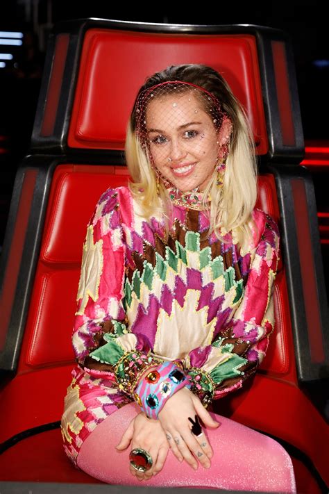 Miley Cyrus Rocked A Diamond Veil During The Voice Finale Because Of Course She Did Self