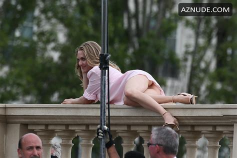 Amanda Seyfried Upskirt On The Set Of A Photoshoot In