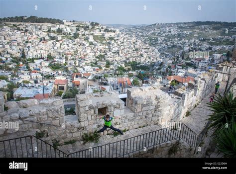 Paseo Por Las Antiguas Murallas De La Ciudad Jerusalén Los Muros De
