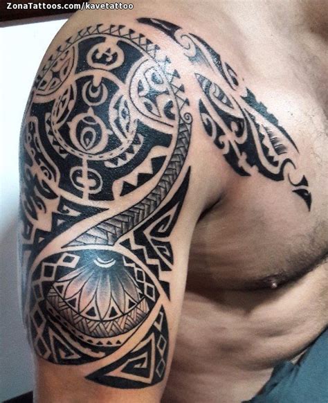 Cuanto más tatuado estaba alguien, más respeto se le debía. Tatuaje de Maoríes, Hombro, Pecho
