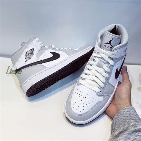 Giày Nike Wmns Air Jordan 1 Mid Light Smoke Grey Bq6472 015 Uspox