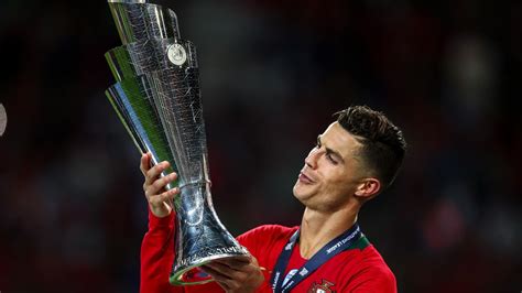 Ronaldo Conquista Il 30° Trofeo In Carriera Futuro Giocare Nella