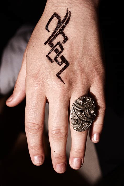 40 Hand Tattoo Ideas To Get Inspire The Wow Style