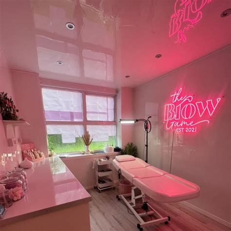 50 Neon Sign Ideas For Beauty Salons