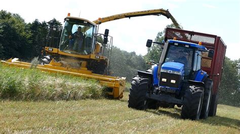 New Holland Fx38 Forage Harvester Cutting Silage New Holland 8870