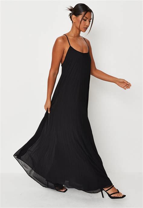 Black Pleated Chiffon Maxi Dress Missguided