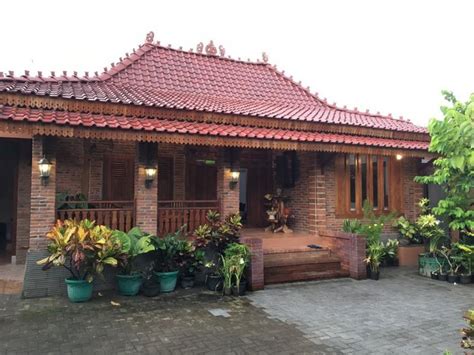 Lihat ide lainnya tentang rumah, denah rumah, desain rumah. Rumah Adat Jawa Tengah: Sejarah, Bentuk, Filosofi, Bagian ...