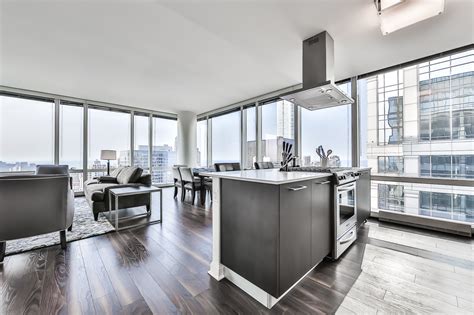 That's why we created apartable , a platform that works it's been many years since i rented in chicago, but in my experience the best apartments don't get advertised. Chicago, Illinois Vacation Rental | OneEleven 3 Bedroom 06 ...