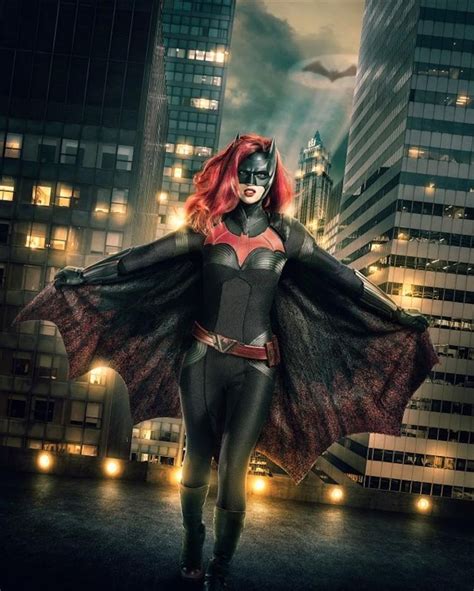 Cw Reveals First Look Of Ruby Rose As Lesbian Batwoman
