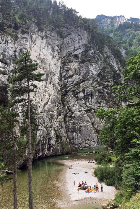 Vor allem in kombination mit der anschließenden wanderung zum kreuzeck. Wanderung entlang des Wiener Wasserleitungswegs ...