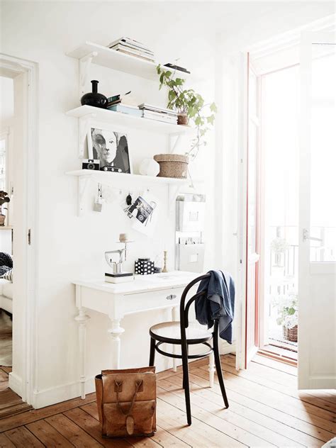 65+ small home office ideas these clever home office ideas prove you don't have to give up your workspace just because you live in a small space. 15 Very Small Desk Ideas That Will Surprise You With The ...