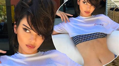 Kendall Jenner Posts Smouldering Tummy Baring Shot But Fans Reckon
