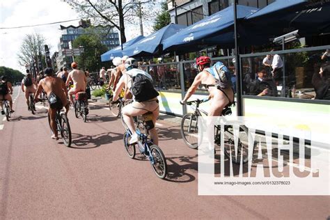 Niederlande World Naked Bike Ride In Amsterdam Editors Note Image