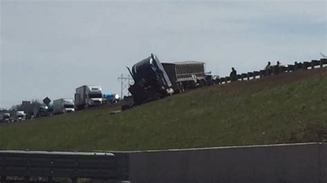 Portions Of I 35 Slowly Re Opening Following Large Crash In Purcell