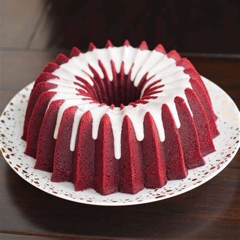 Cream cheese icing is perfect for the buttermilk and vinegar tang but some people just don't like it, in that case you can use this red velour cake takes your classic red velvet cake and brings it to the next level of elegance and deliciousness. Red Velvet Bundt Cake with Cream Cheese Icing | Recipe ...
