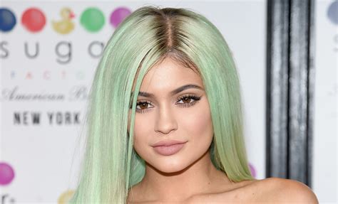 Kylie Jenners Hair Pulled By Fan In Scary Attack Video Kylie Jenner Just Jared