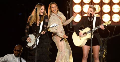 Beyonce And The Dixie Chicks Photos Cma Awards 2016 Top Red Carpet
