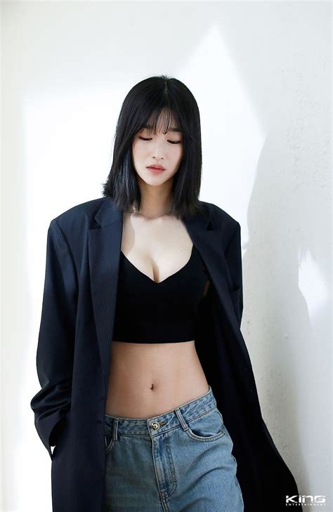 She debuted in cable channel tvn's sitcom potato star 2013qr3. Are You Curious About 'Hwarang' Actress Seo Ye-ji? Find Out More About Her Here! | Channel-K