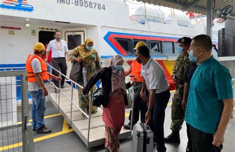 Intro hari pos sedunia anjuran pos malaysia berhad pulau pinang di woodsbury suite di mana terletaknya juga pejabat suruhanjaya komunikasi dan multimedia. 2,000 guna feri bot laju Pulau Pinang pagi ini - Utusan ...