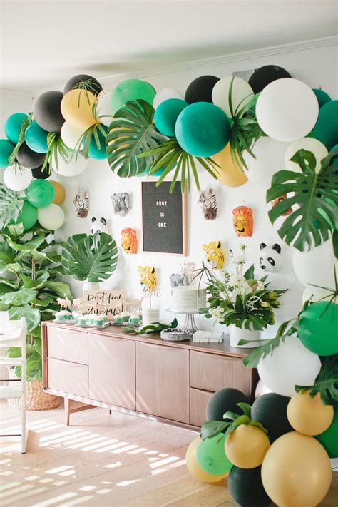 Perfect for birthday decorations or vbs theme parties, our jungle and safari party supplies highlight different animal prints, exotic wildlife, and jungle foliage. Pin on Mavs 5th