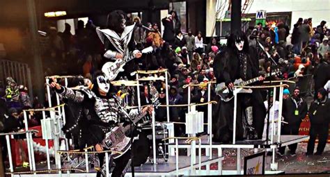 Video Kiss Performs At 88th Annual Macy S Thanksgiving Day Parade Blabbermouth