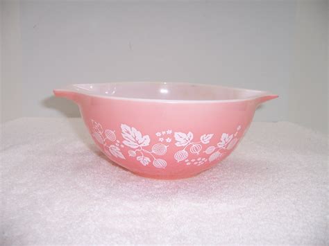 Triple A Resale Pyrex Gooseberry Pink Mixing Bowl